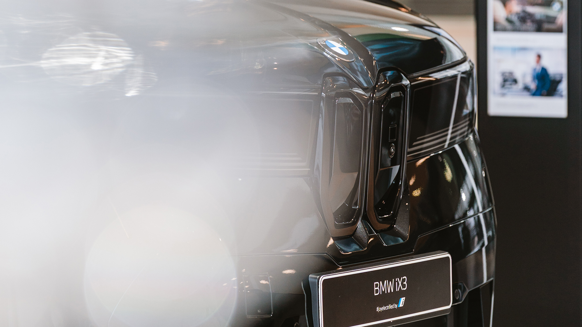 BMW iX3 testa brauciena pasākums un Dāvida Jāņa Baumaņa darbu atklāšana BMW autosalonā.