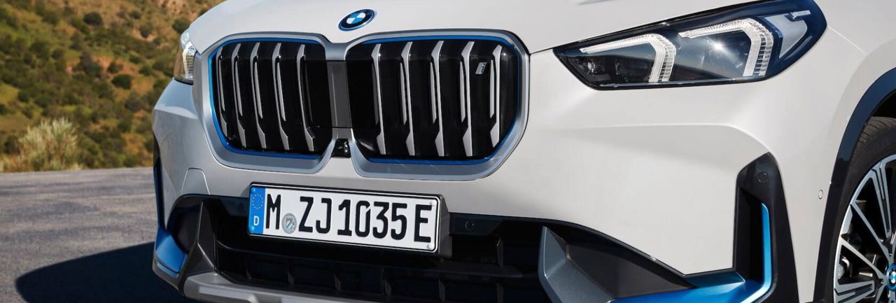 BMW IZZIŅO JAUNĀKO X1 UN PIRMO IX1 MODELI