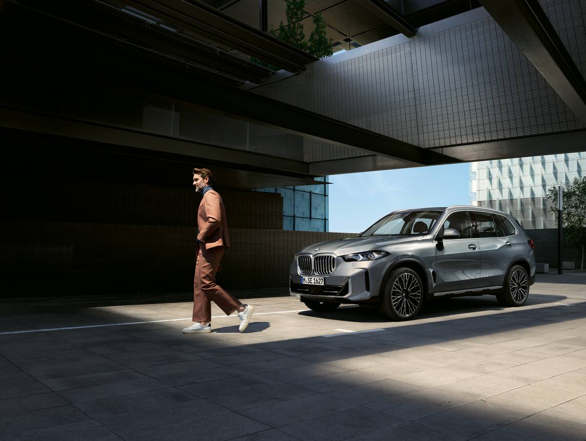 BMW modelis ar cilvēku 