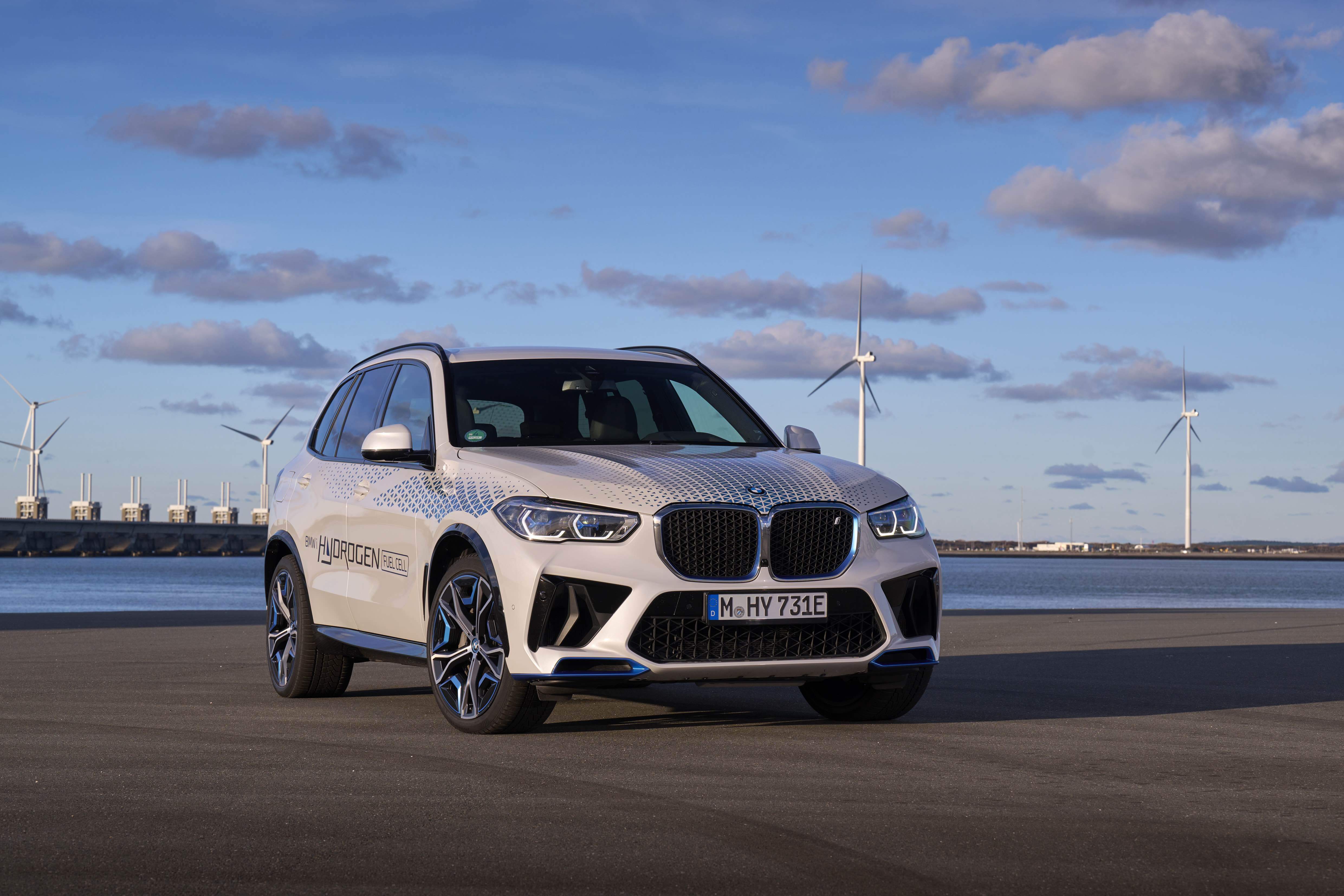 BMW iX5 Hydrogen uz jaunākā BMW x5 modeļa bāzes